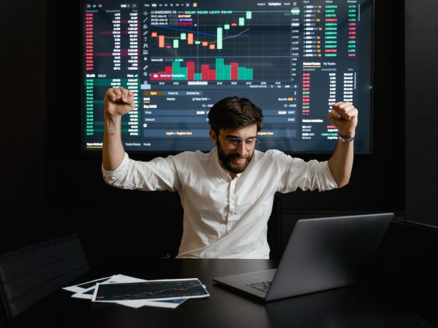 Czym jest RTB (real-time bidding)?